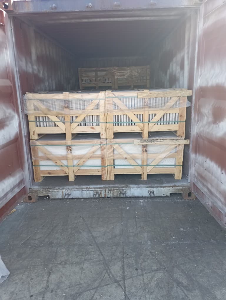 Classic Light Travertine (vein-cut VC + cross-cut CC) — Turkish natural stone shipment loaded at Aliağa, TR (TRALI) for Sotogrande, Cádiz, Spain Classic Light Travertine (vein-cut VC + cross-cut CC) — Turkish natural stone shipment loaded at Aliağa, TR (TRALI) for Sotogrande, Cádiz, Spain