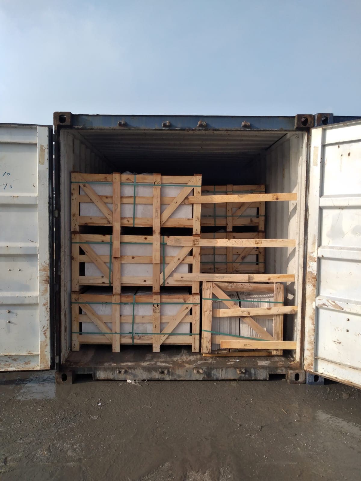 Crema Premium (= Spider Bej) marble + Travertino Silver; plus sample marble tiles & sample travertine tiles — envío de piedra natural turca para Sotogrande 11310 Crema Premium (= Spider Bej) marble + Travertino Silver; plus sample marble tiles & sample travertine tiles — envío de piedra natural turca para Sotogrande 11310